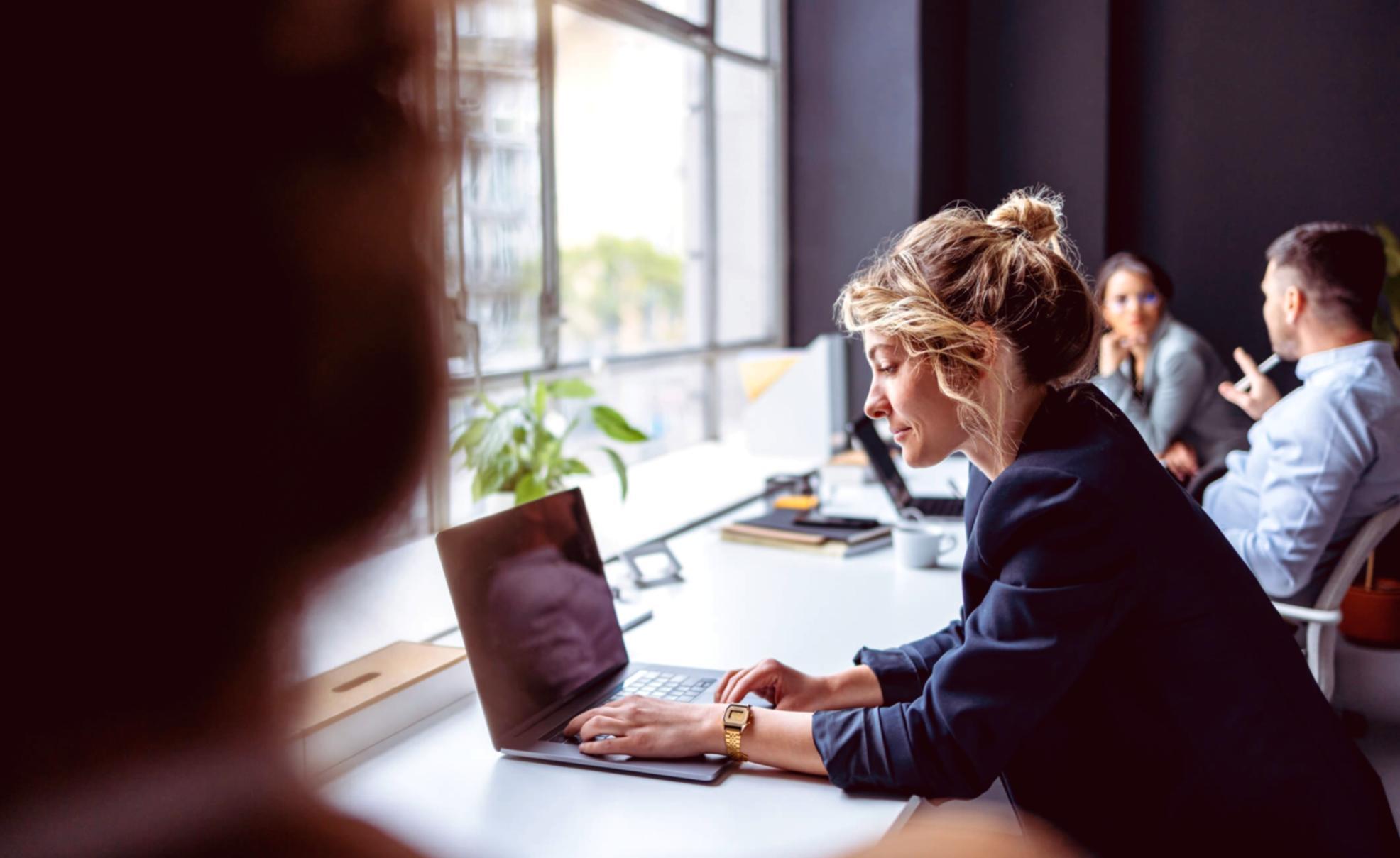 Videobearbeitungsworkspace mit modernen Tools